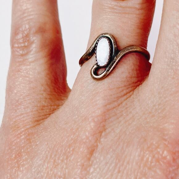 Vintage Ring Sterling Silver Mother of Pearl 1960s Signed WM Modernist Size 7.5 - Picture 8 of 16